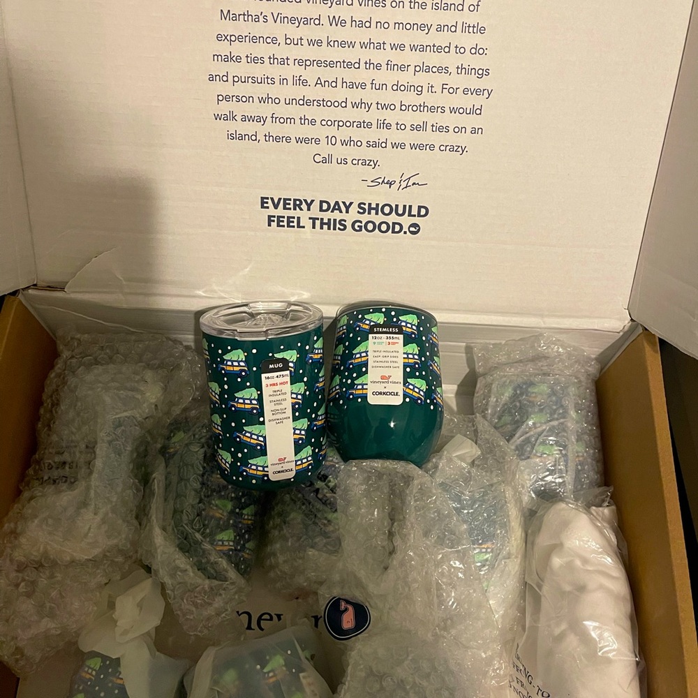 Wine and coffee CHRISTMAS VINEYARD VINES & CORKCICLE Collab.